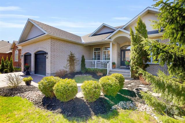 179 Glenncastle Drive, House detached with 3 bedrooms, 2 bathrooms and 4 parking in Ottawa ON | Image 2