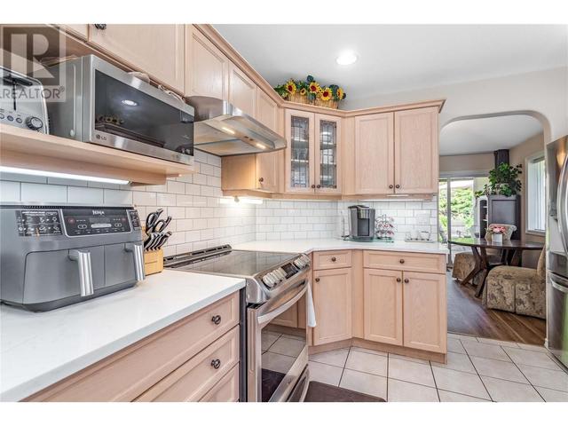 4043 Gallaghers Terrace, House detached with 2 bedrooms, 2 bathrooms and 4 parking in Kelowna BC | Image 12