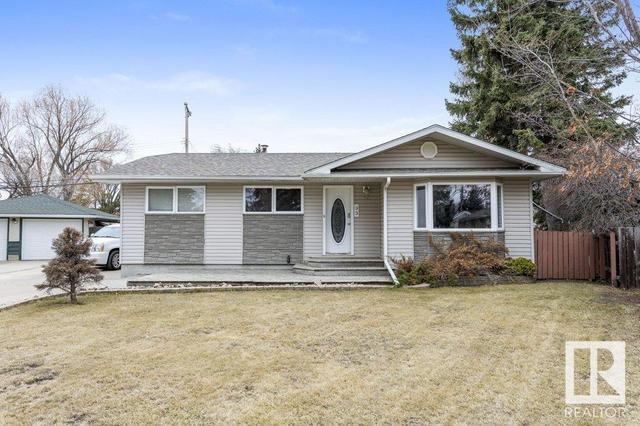 33 Grandora Cr, House detached with 2 bedrooms, 2 bathrooms and null parking in St. Albert AB | Image 1