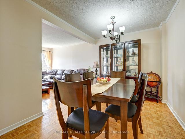 25 Moffatt Crt, House detached with 3 bedrooms, 2 bathrooms and 4 parking in Toronto ON | Image 38