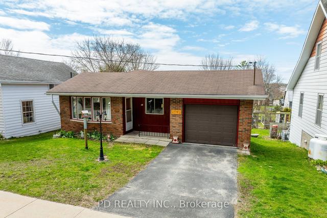 28 Bond St E, House detached with 3 bedrooms, 2 bathrooms and 2 parking in Kawartha Lakes ON | Image 34