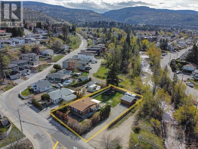 730 Eckhardt Avenue, House detached with 2 bedrooms, 1 bathrooms and 2 parking in Penticton BC | Image 4