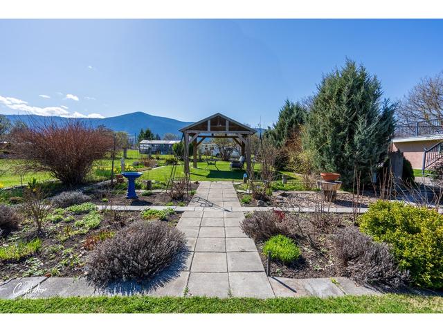 7600 17th Street, House detached with 5 bedrooms, 3 bathrooms and null parking in Grand Forks BC | Image 28