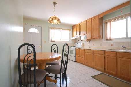 209 Anderson St, House detached with 2 bedrooms, 2 bathrooms and 5 parking in Whitby ON | Image 3