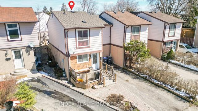 18 Hallcrown Crt S, House attached with 3 bedrooms, 2 bathrooms and 2 parking in Brampton ON | Image 1