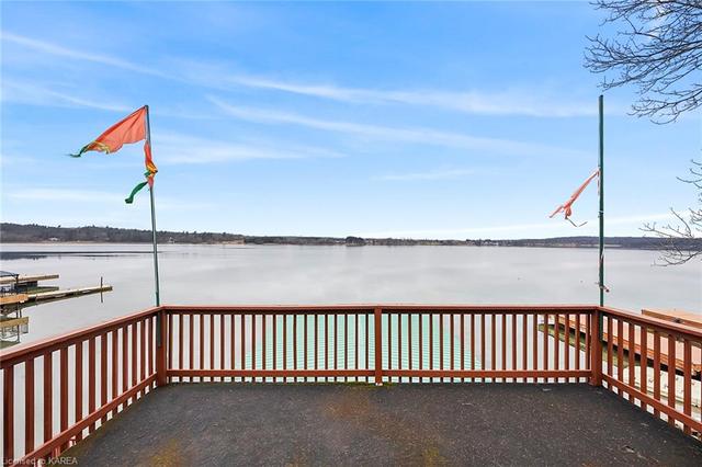 1 Leavis Shores, House detached with 2 bedrooms, 3 bathrooms and 6 parking in Frontenac Islands ON | Image 9