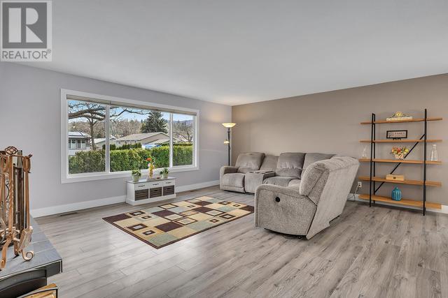 4330 San Michelle Court, House detached with 4 bedrooms, 2 bathrooms and 2 parking in Kelowna BC | Image 14