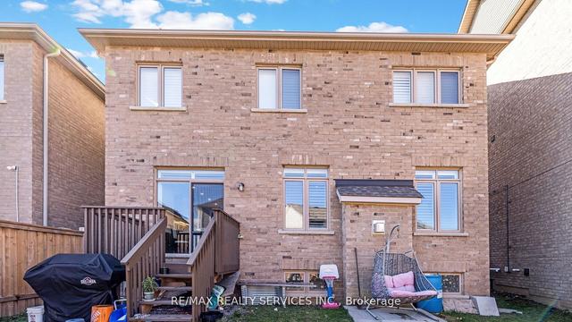 104 Roulette Cres, House detached with 4 bedrooms, 6 bathrooms and 6 parking in Brampton ON | Image 35