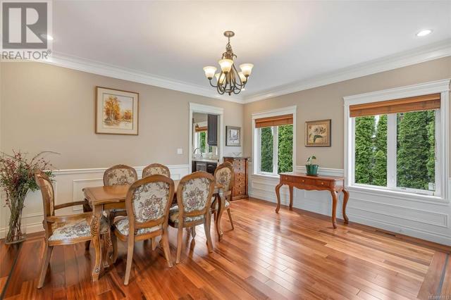 1705 De Sousa Pl, House detached with 4 bedrooms, 4 bathrooms and 2 parking in Saanich BC | Image 7