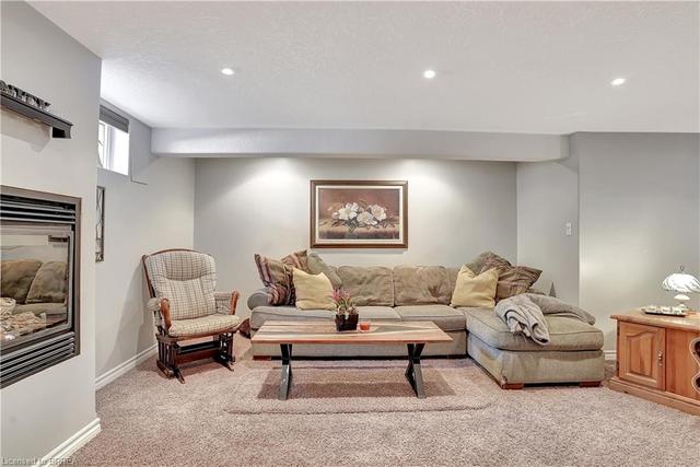28 Hillier Crescent, House detached with 2 bedrooms, 1 bathrooms and 3 parking in Brantford ON | Image 25