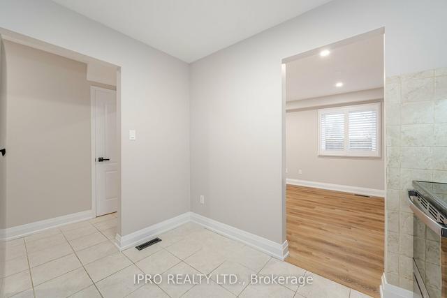 37 - 386 Highland Rd W, Townhouse with 3 bedrooms, 2 bathrooms and 2 parking in Hamilton ON | Image 6