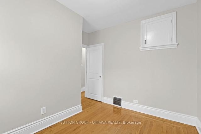 218 Main St, House detached with 2 bedrooms, 1 bathrooms and 2 parking in Ottawa ON | Image 8