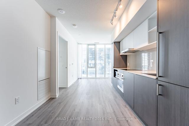 1107 - 138 Downes St, Condo with 1 bedrooms, 1 bathrooms and 0 parking in Toronto ON | Image 2