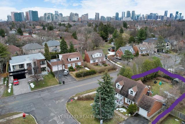 1 Calderon Cres, House detached with 3 bedrooms, 3 bathrooms and 7 parking in Toronto ON | Image 21