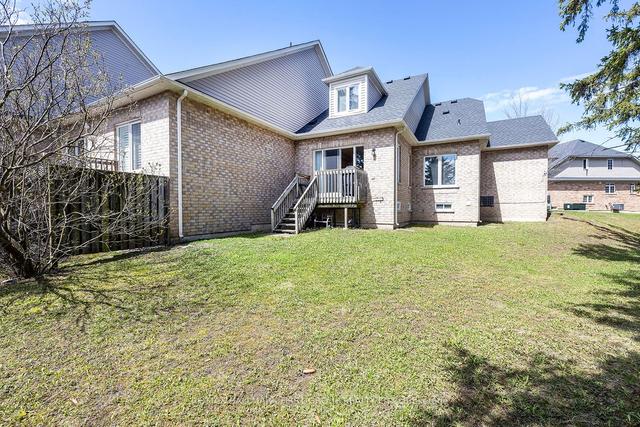 17 - 19 Niagara Dr, Townhouse with 4 bedrooms, 4 bathrooms and 2 parking in Oshawa ON | Image 16