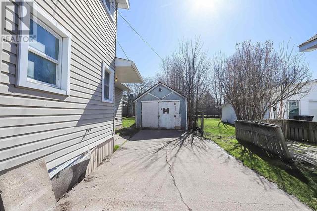 580 Charles St, House detached with 6 bedrooms, 2 bathrooms and null parking in Sault Ste. Marie ON | Image 12