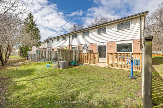 1 - 2 Bernick Dr, Townhouse with 3 bedrooms, 3 bathrooms and 2 parking in Barrie ON | Image 28