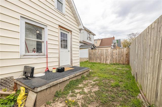 24 Division Street, House detached with 4 bedrooms, 2 bathrooms and 1 parking in St. Catharines ON | Image 13