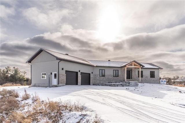 266 Sack Road, House detached with 3 bedrooms, 2 bathrooms and 6 parking in Petawawa ON | Image 2