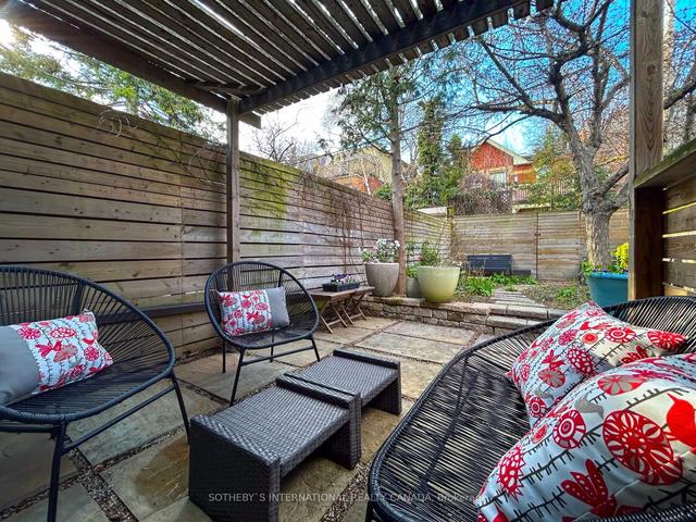 18 Geneva Ave, House attached with 3 bedrooms, 2 bathrooms and 1 parking in Toronto ON | Image 32