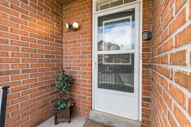 56 - 120 Railroad St, Townhouse with 3 bedrooms, 2 bathrooms and 2 parking in Brampton ON | Image 12