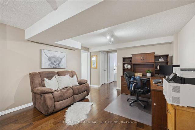 1811 Woodgate Crt, House attached with 2 bedrooms, 2 bathrooms and 2 parking in Oshawa ON | Image 6
