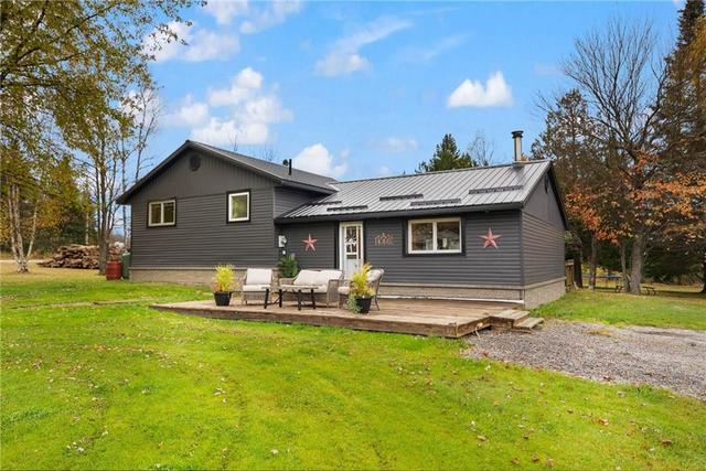 29109 Highway 60 Highway, House detached with 3 bedrooms, 1 bathrooms and 5 parking in South Algonquin ON | Image 29
