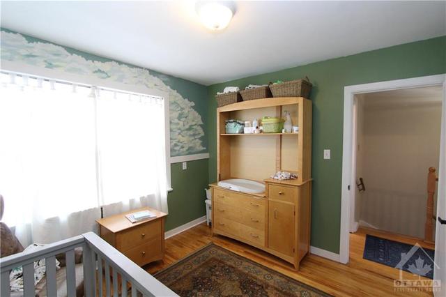 1284 Trenton Avenue, Home with 3 bedrooms, 1 bathrooms and 1 parking in Ottawa ON | Image 19