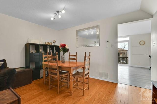 124 Montana Way, Townhouse with 3 bedrooms, 2 bathrooms and 3 parking in Ottawa ON | Image 6