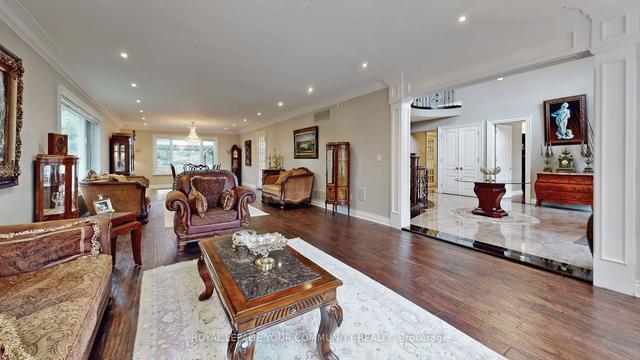 716 Woodland Acres Cres, House detached with 4 bedrooms, 6 bathrooms and 13 parking in Vaughan ON | Image 39
