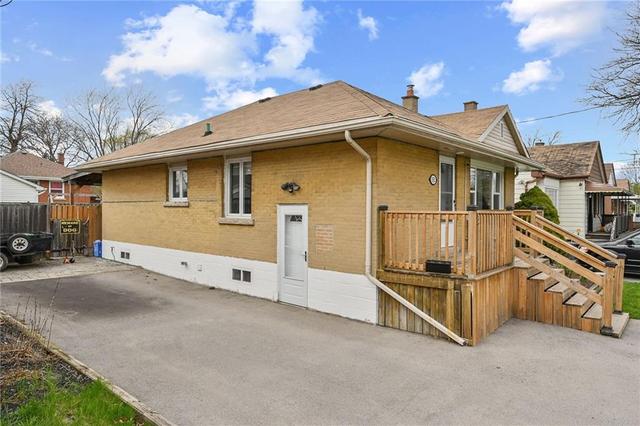 352 East 28th Street, House detached with 3 bedrooms, 2 bathrooms and 5 parking in Hamilton ON | Image 3