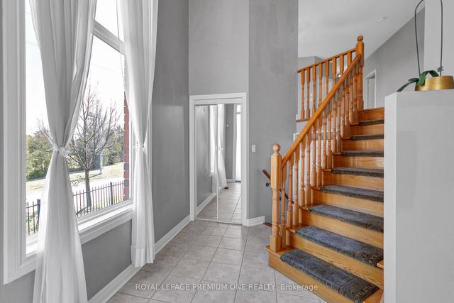 129 Sunset Rdge, House detached with 3 bedrooms, 3 bathrooms and 4 parking in Vaughan ON | Image 12