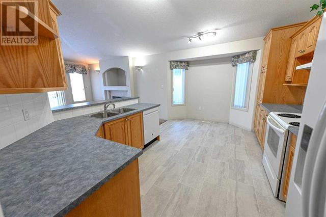 15, - 8910 122 Avenue, House semidetached with 4 bedrooms, 3 bathrooms and 3 parking in Grande Prairie AB | Image 12