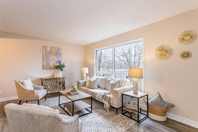 38 - 355 Sandringham Cres, Townhouse with 3 bedrooms, 2 bathrooms and 1 parking in London ON | Image 2