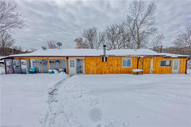 5121 Wilmer Road, House detached with 2 bedrooms, 1 bathrooms and 6 parking in South Frontenac ON | Image 3