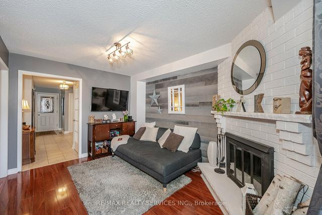 57 Dumfries Ave, House attached with 3 bedrooms, 4 bathrooms and 4 parking in Brampton ON | Image 8