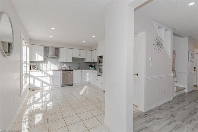 481 Collis Court, House semidetached with 4 bedrooms, 2 bathrooms and 2 parking in Milton ON | Image 5