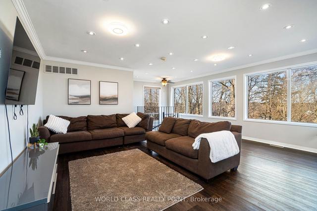 199 Ridgewood Rd, House detached with 3 bedrooms, 3 bathrooms and 8 parking in Toronto ON | Image 5