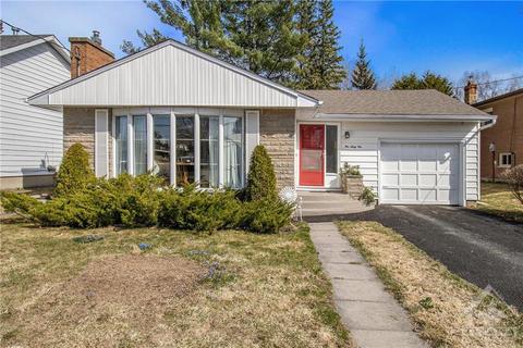 161 Riverview Drive, House detached with 3 bedrooms, 1 bathrooms and 2 parking in Arnprior ON | Card Image
