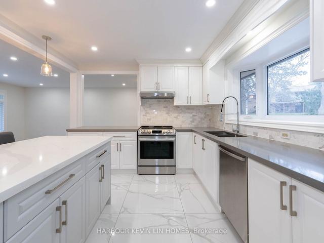 325 Richmond St, House detached with 3 bedrooms, 3 bathrooms and 8 parking in Richmond Hill ON | Image 4