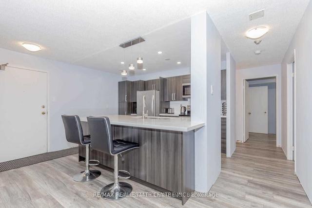 104 - 4205 Shipp Dr Dr, Condo with 2 bedrooms, 2 bathrooms and 1 parking in Mississauga ON | Image 7
