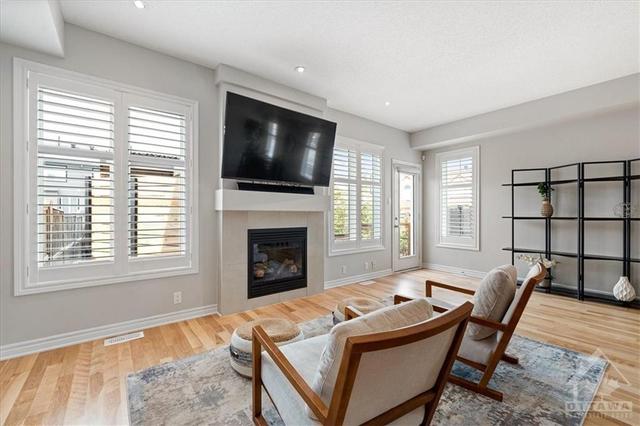 2192 Descartes Street, Townhouse with 3 bedrooms, 4 bathrooms and 3 parking in Ottawa ON | Image 9