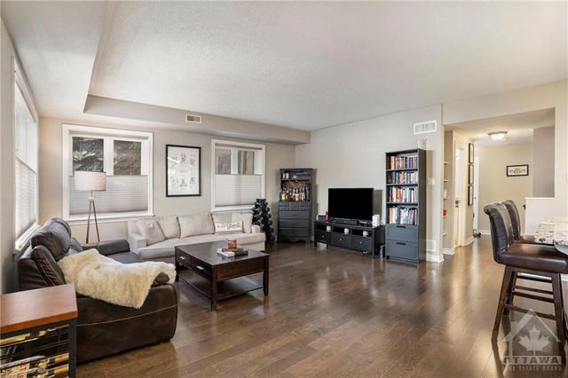 a - 1069 Beryl Private, Condo with 2 bedrooms, 2 bathrooms and 1 parking in Ottawa ON | Image 3