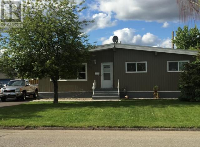 1528 111 Avenue, House detached with 4 bedrooms, 1 bathrooms and 2 parking in Dawson Creek BC | Image 1