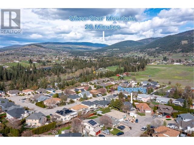 4416 9 Street, House detached with 5 bedrooms, 2 bathrooms and 2 parking in Vernon BC | Image 3