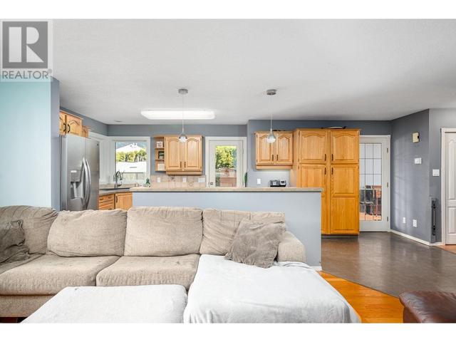 4416 9 Street, House detached with 5 bedrooms, 2 bathrooms and 2 parking in Vernon BC | Image 10