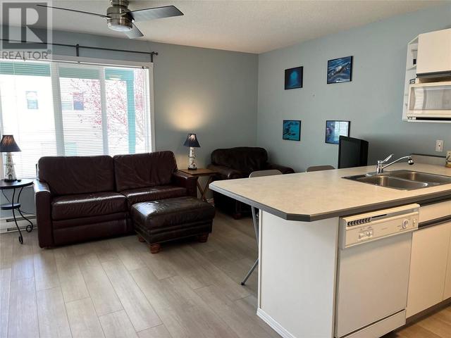 242 - 213 White Pine Crescent, Condo with 2 bedrooms, 1 bathrooms and 2 parking in Sicamous BC | Image 10