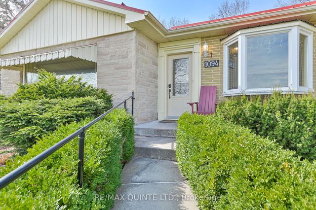 1094 Highway 2 Rd, House detached with 3 bedrooms, 3 bathrooms and 14 parking in Kingston ON | Image 12