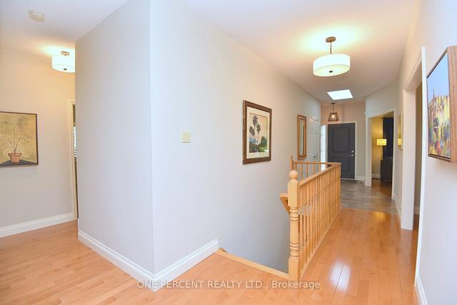 633 Andrea Crt, House detached with 2 bedrooms, 3 bathrooms and 6 parking in Burlington ON | Image 11