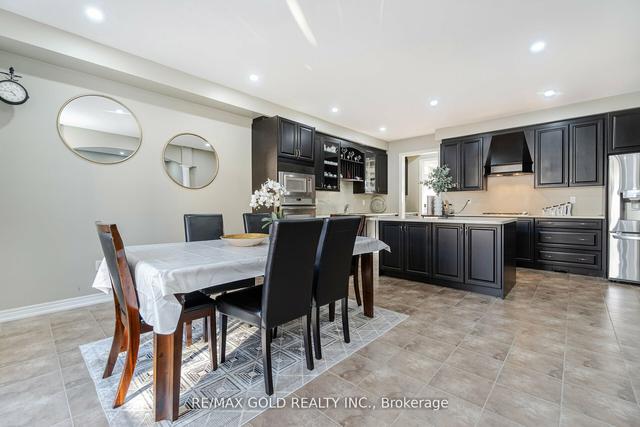 11 Clearfield Dr, House detached with 4 bedrooms, 4 bathrooms and 4 parking in Brampton ON | Image 5